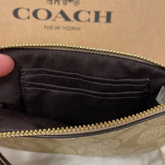 FIRM Coach leather - Picture 6 of 8
